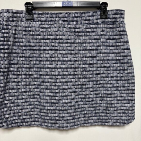 CROFT & BARROW STRETCH WOMEN NAVY/WHITE 100% COTTON SKORT. SZ. L - Picture 3 of 3